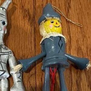 1 Vintage Wizard of OZ ornament 1980 - scarecrow pullstring